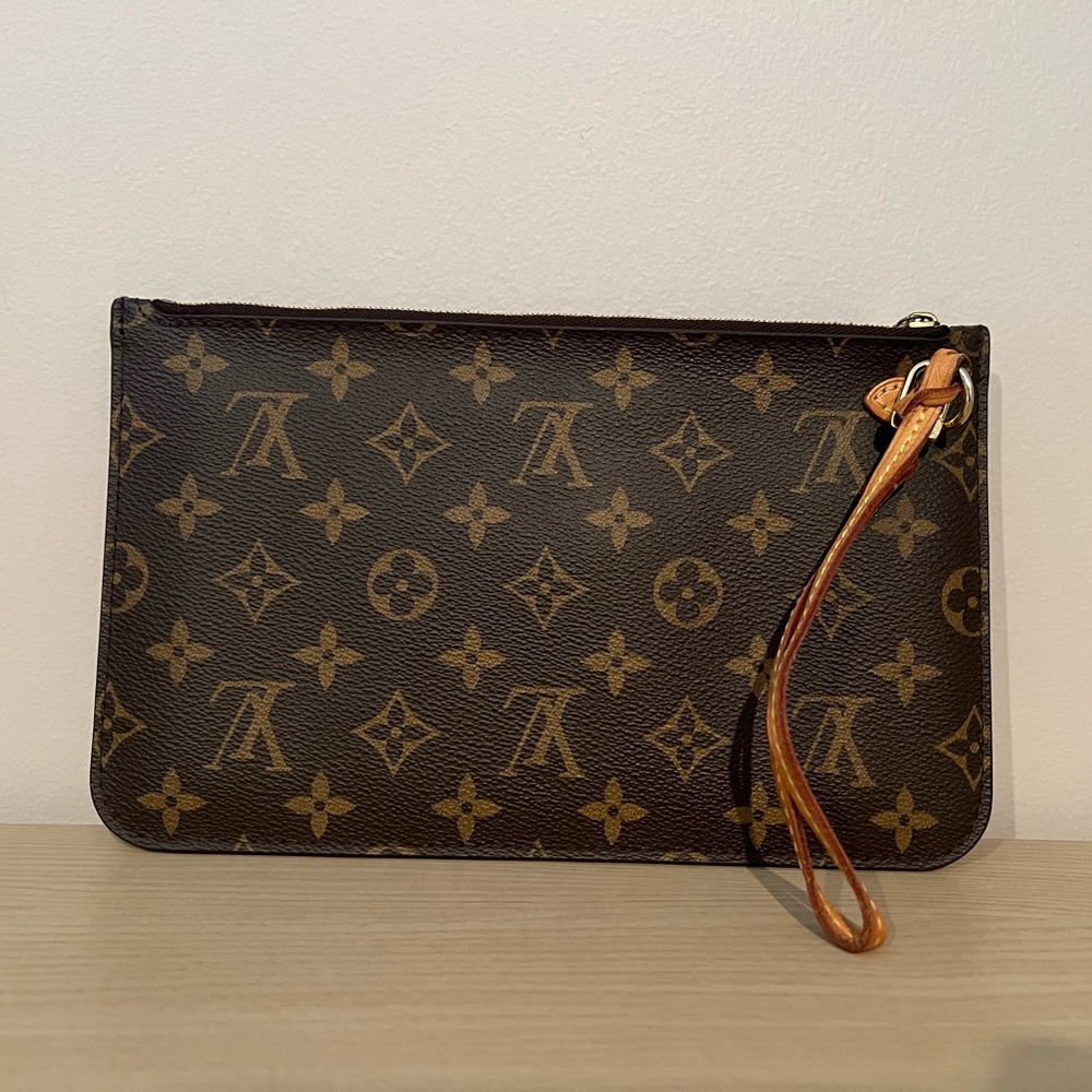 Louis Vuitton Neverfull Wristlet
